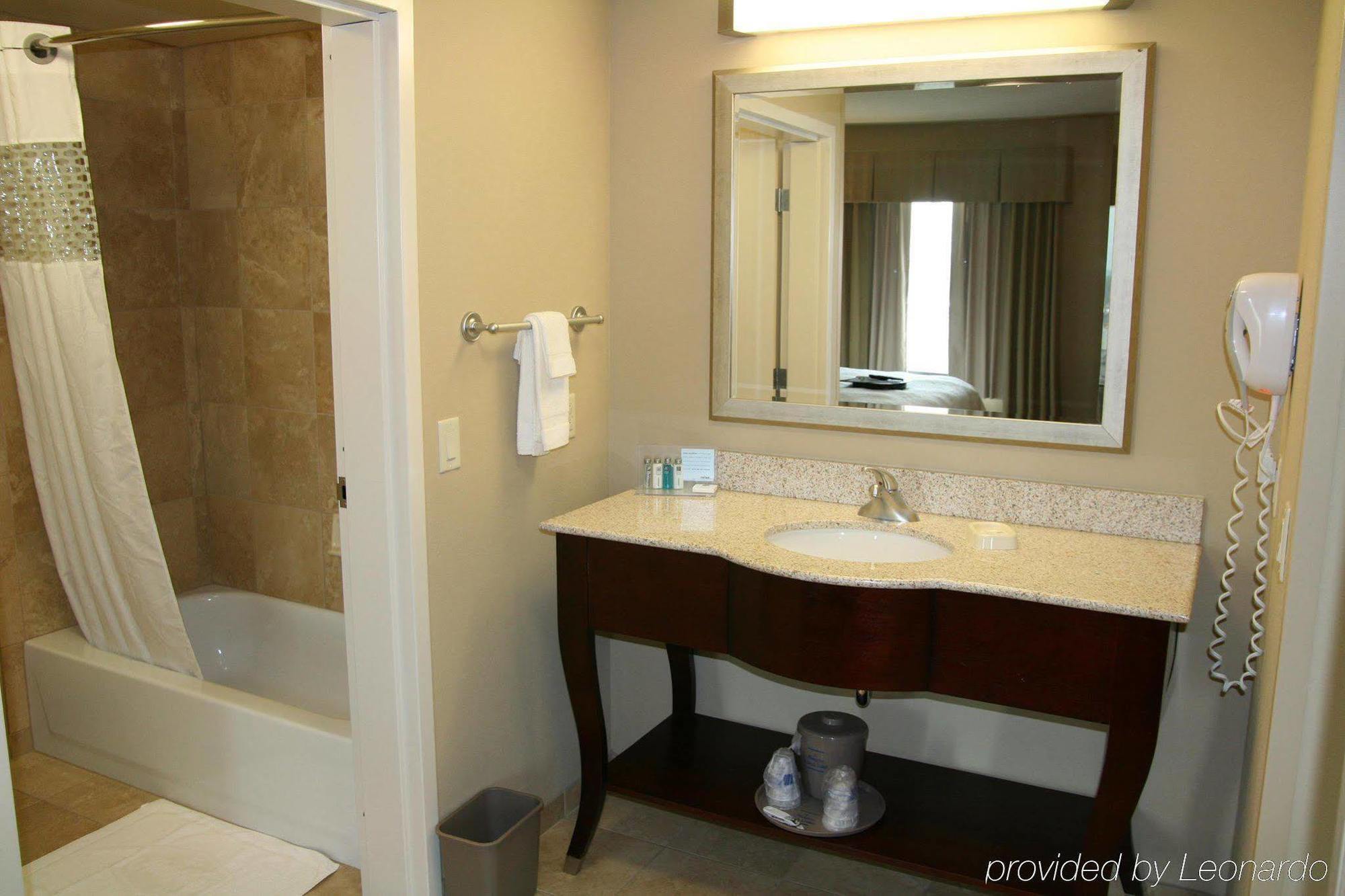 Hotel Hampton & - West